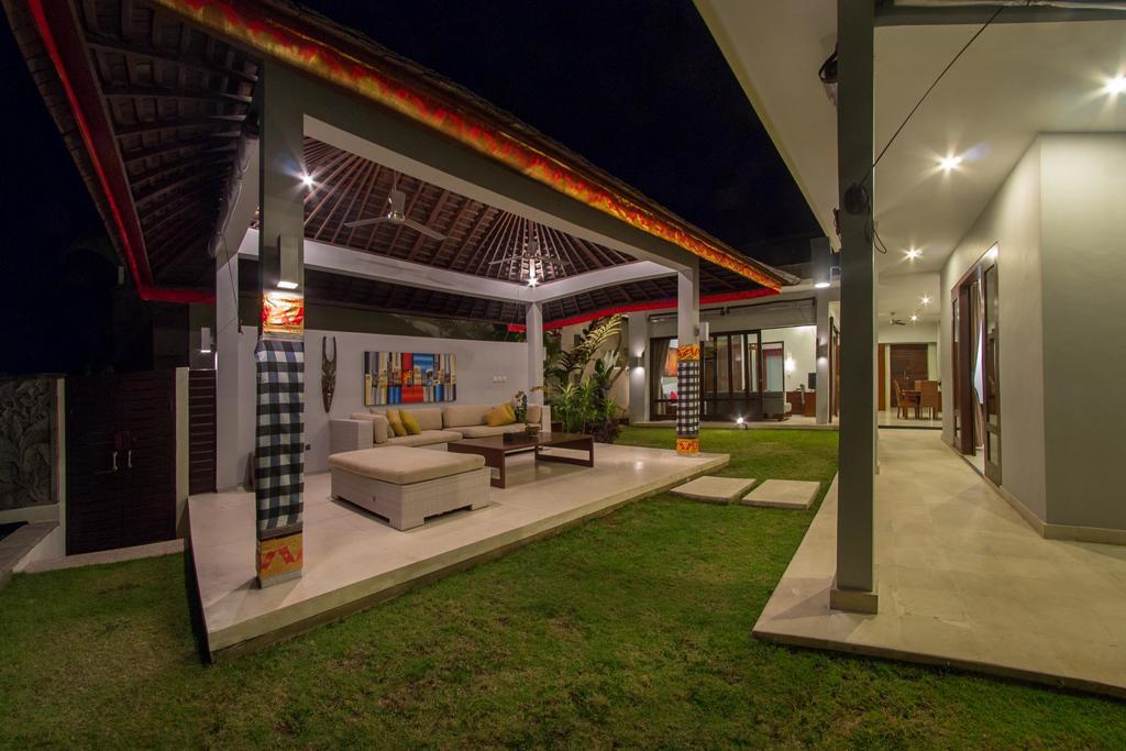 Villa Seratus Jimbaran  Exterior photo