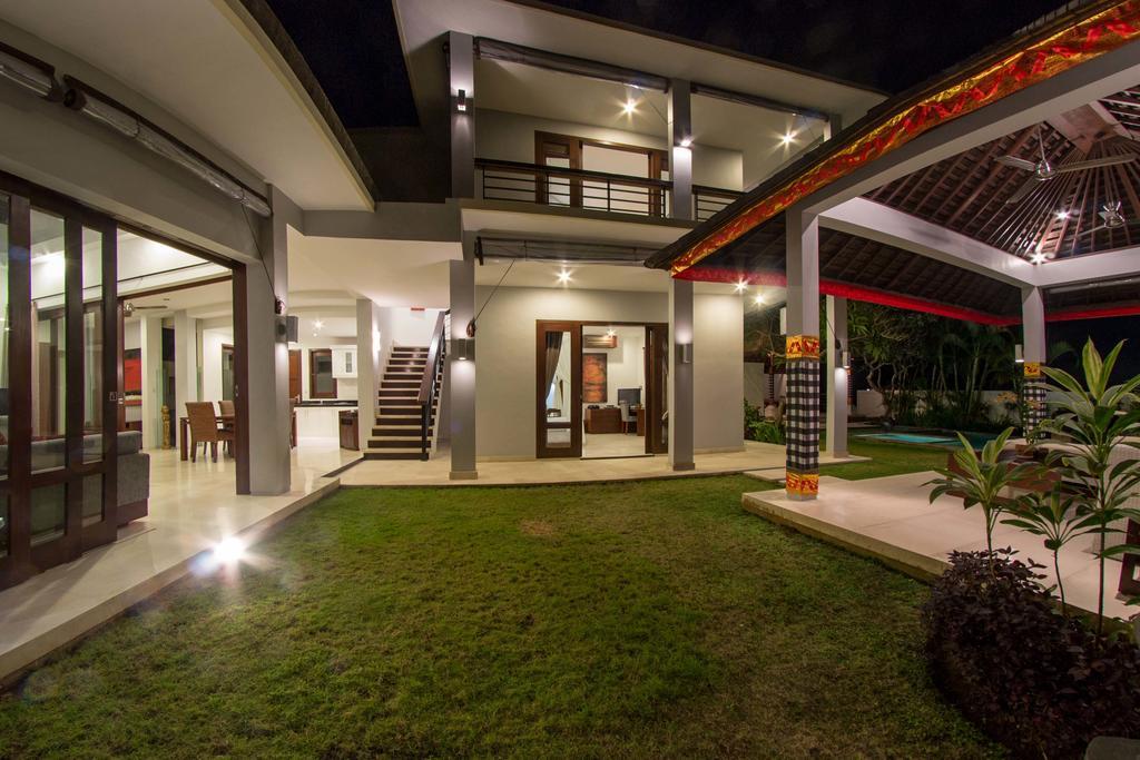 Villa Seratus Jimbaran  Exterior photo